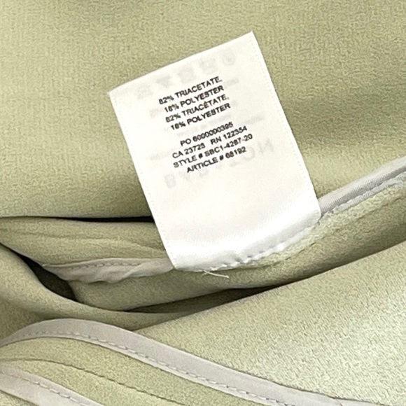 Aritzia Babaton Power Short Blazer in Pistachio Green - Picture 11 of 12